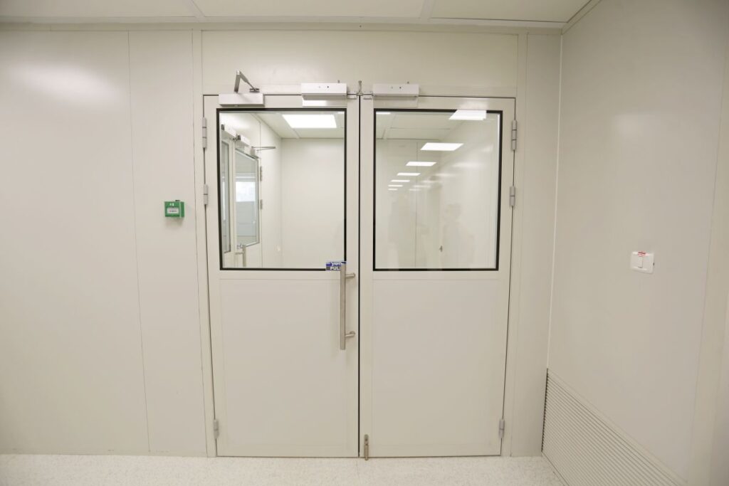 דלת דו כנפית