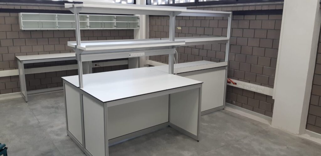 שולחנות בהתאמה אישית