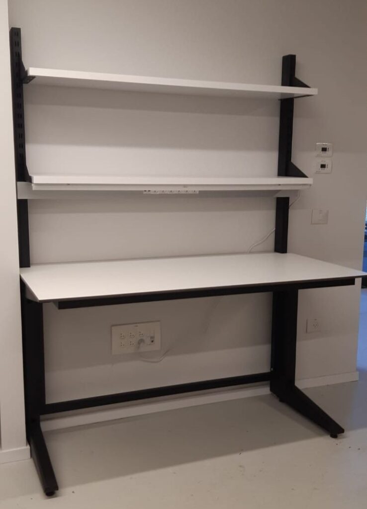 שולחן מעבדה שלד ברזל