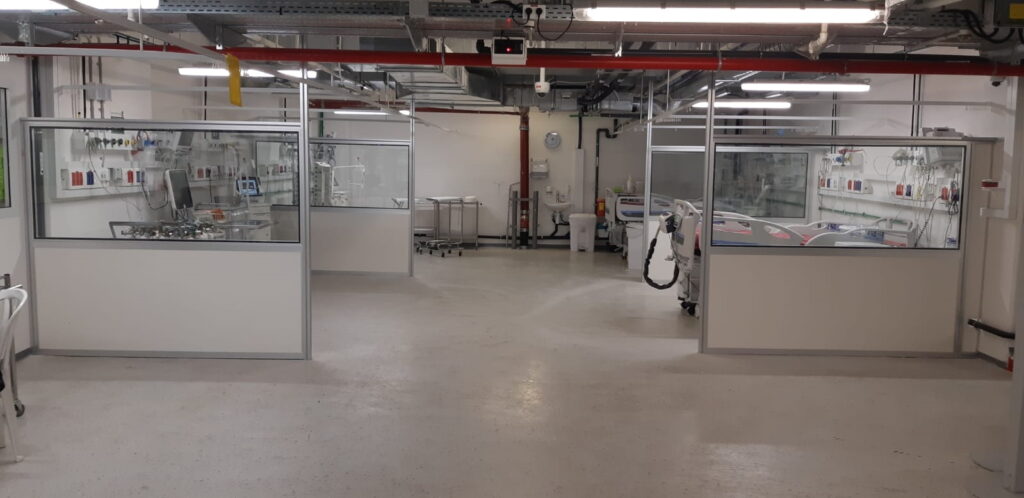 מחיצות זכוכית קבועות