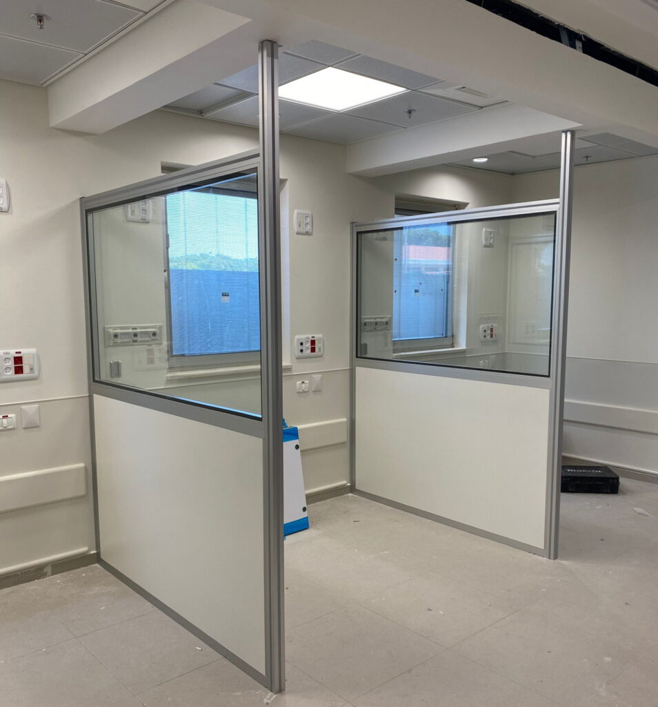 מחיצות קבועות להפרדה בין מיטות