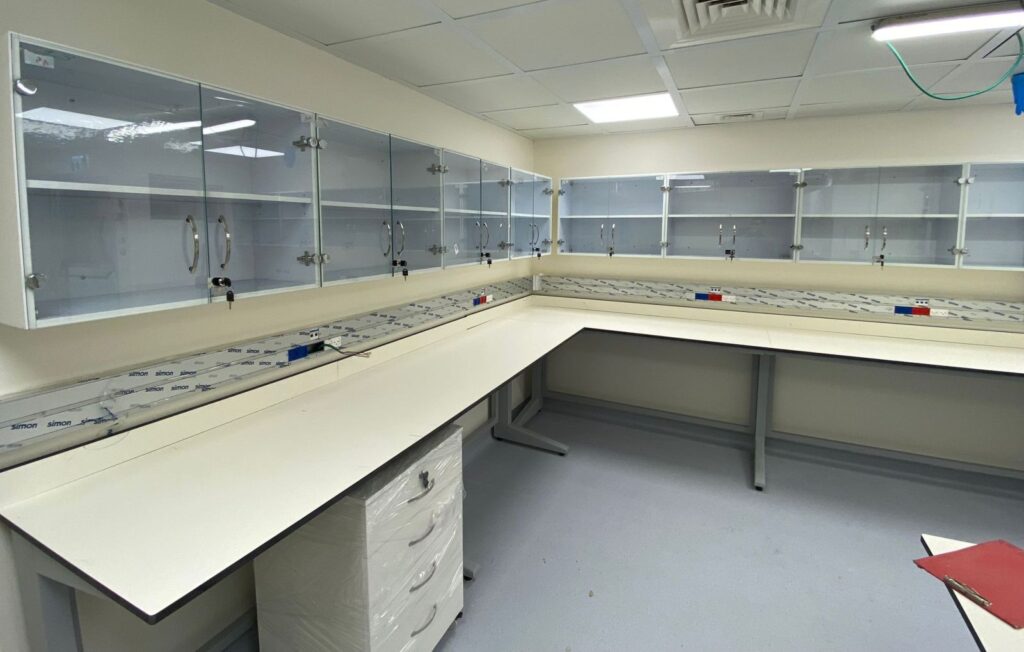 ריהוט למעבדות בבאר שבע