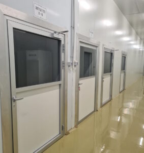 דלתות מעבדה וחדרים נקיים