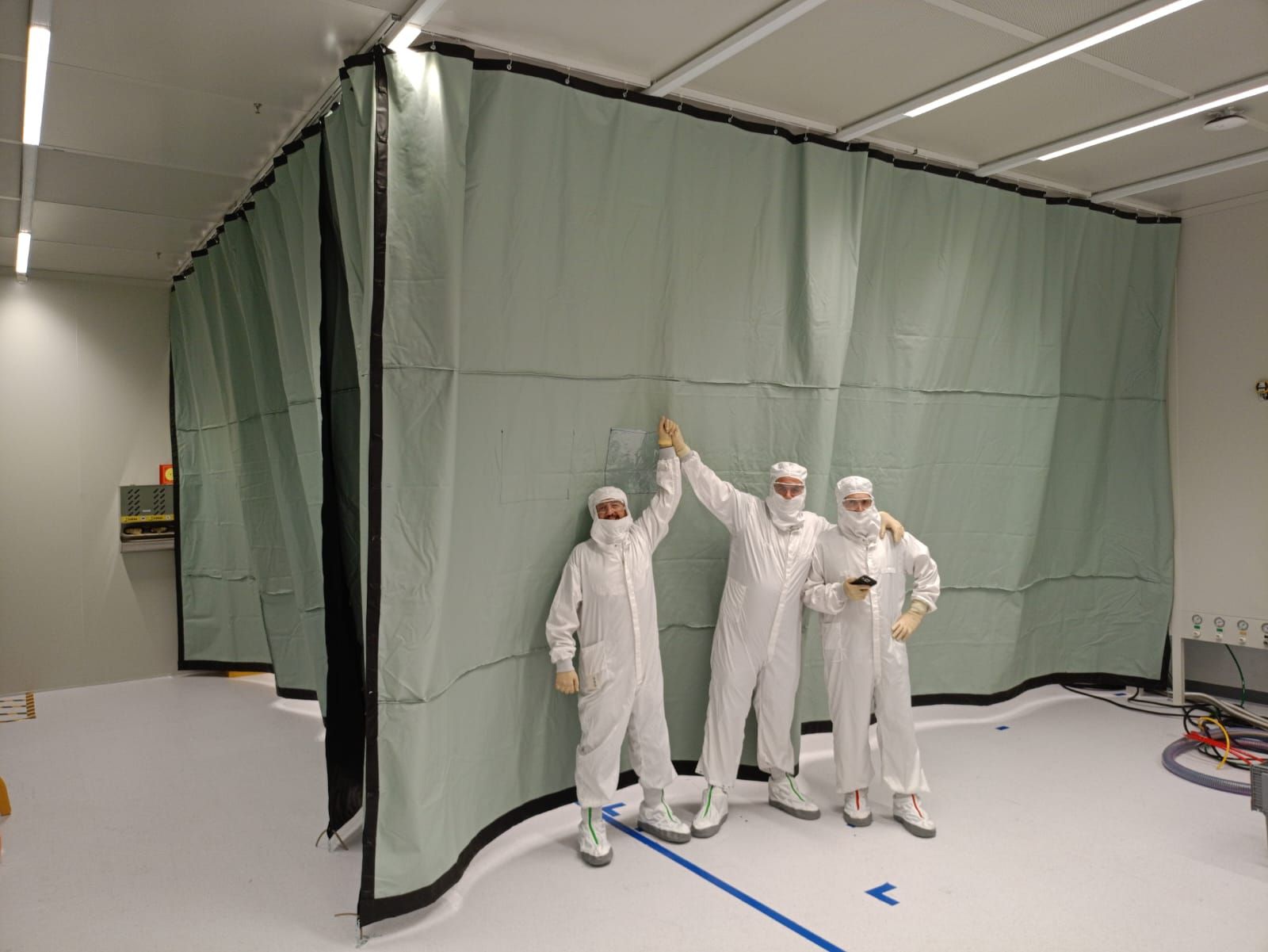 וילון החשכה לחדר נקי