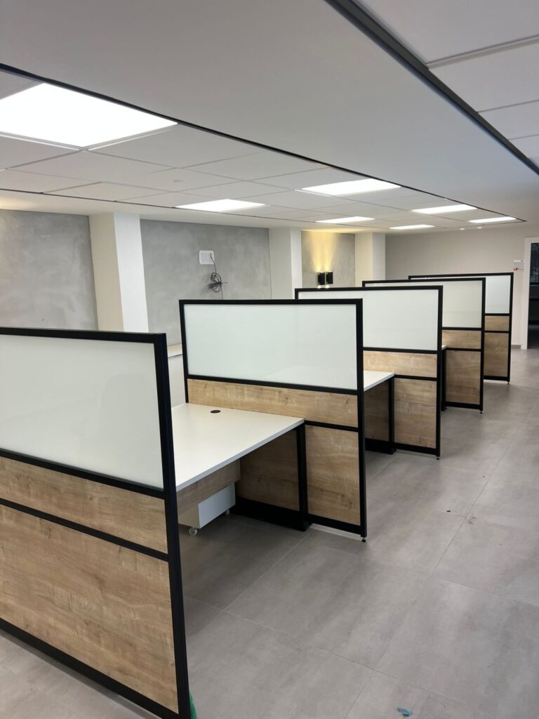 מחיצות אלומיניום למשרד